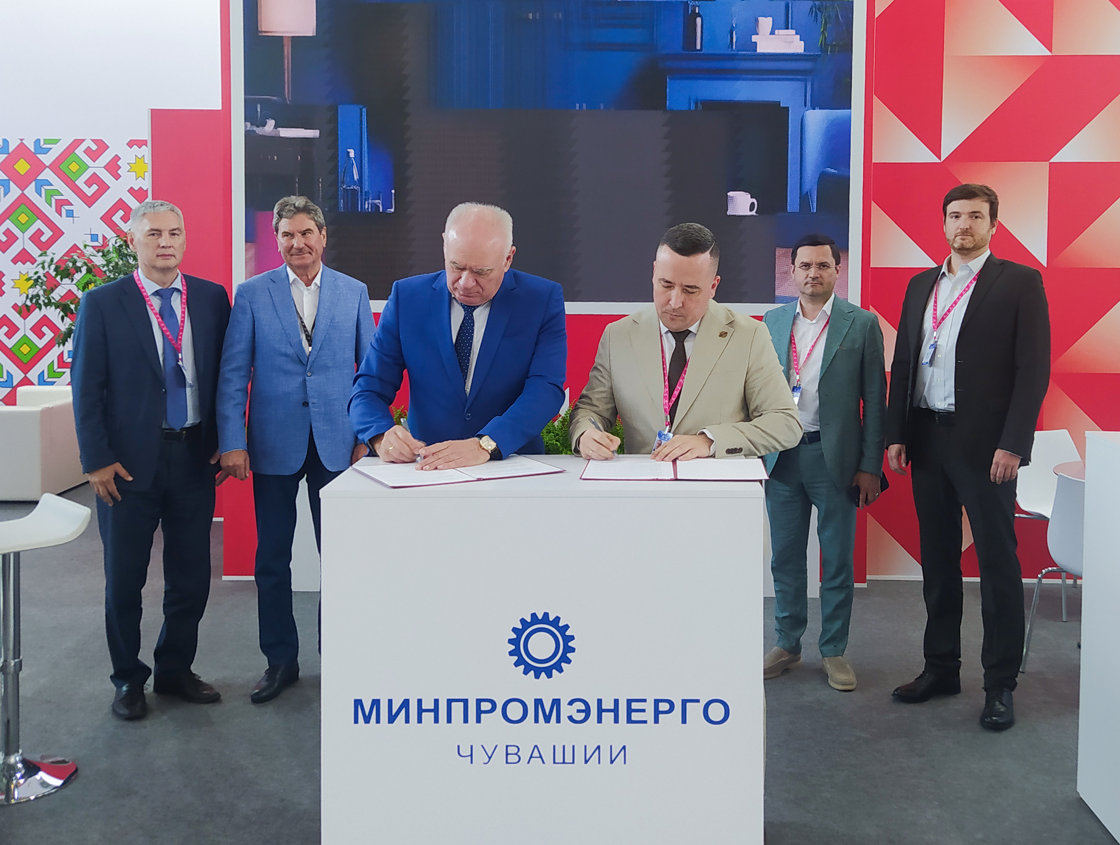 На полях Иннопрома ЧЗСА и ЕлАЗ заключили соглашение на 2,5 млрд. руб.