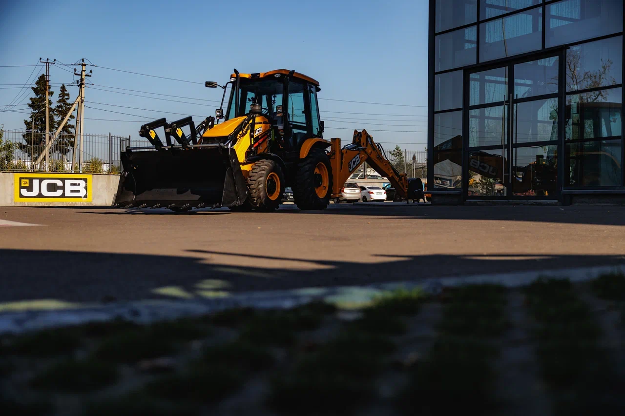 «ЛОНМАДИ» представит на СТТ-2025 технику JCB