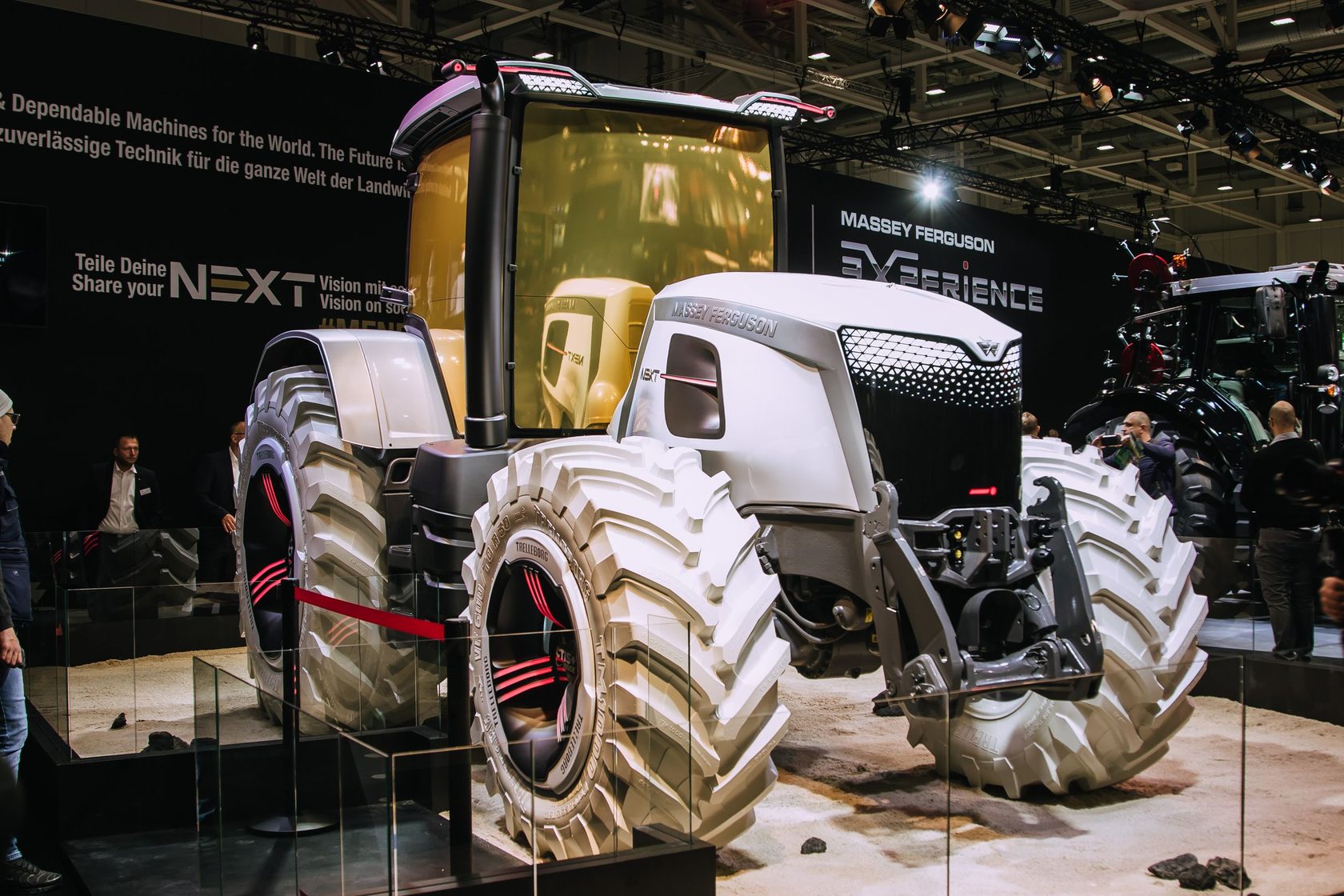Новая линейка тракторов 6700 S от Massey Ferguson на выставке Agritechnica-2019