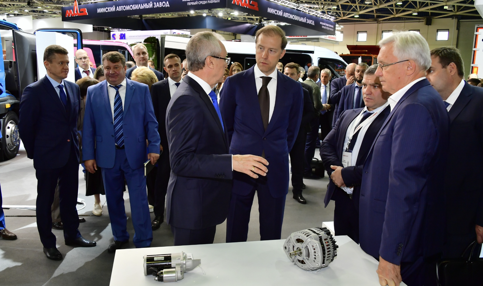 Денис Мантуров посетил стенд НПК АВТОПРИБОР на выставке COMTRANS-2023