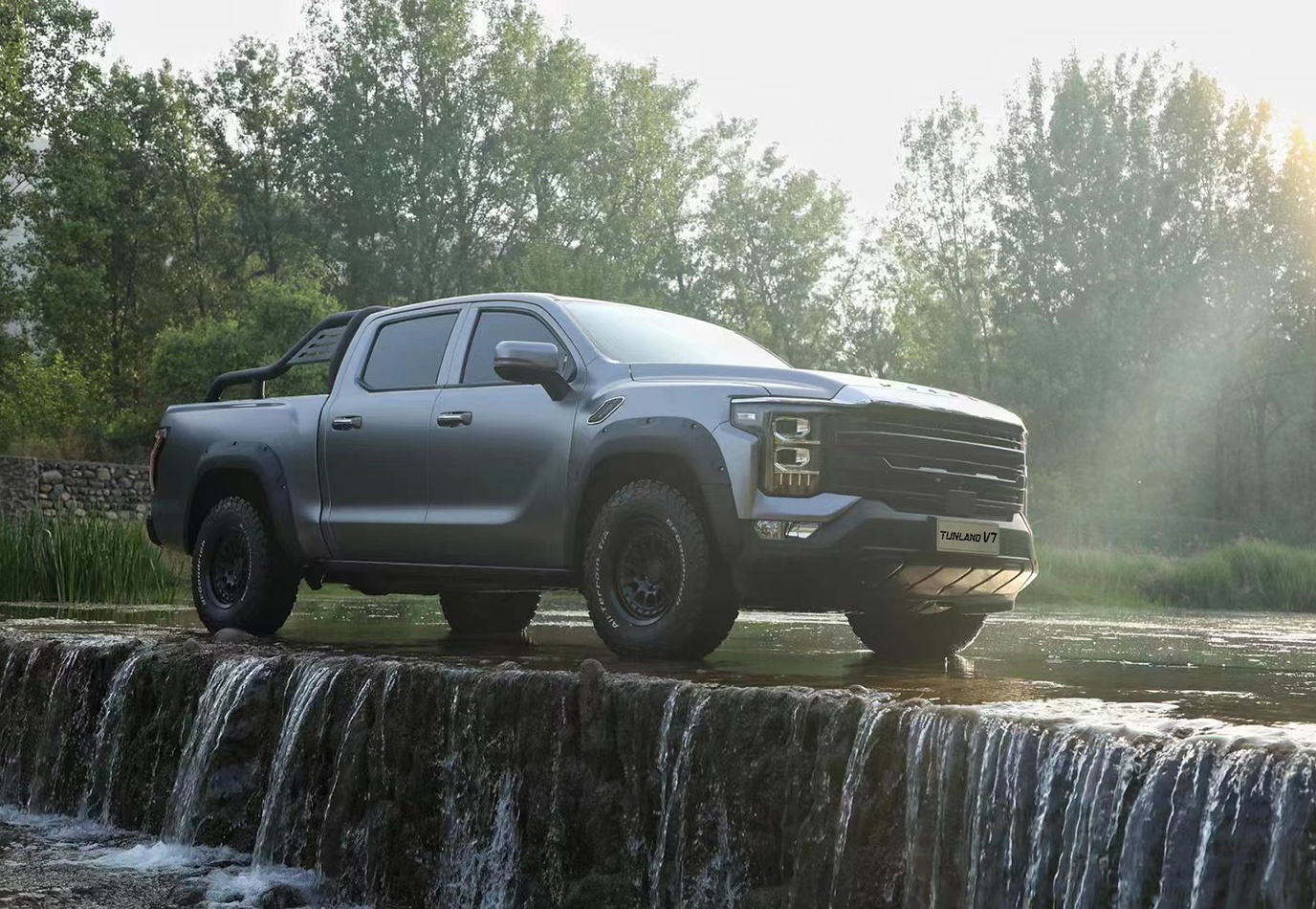 Первый в России пикап FOTON TUNLAND V9 нового поколения передан клиенту в Смоленске
