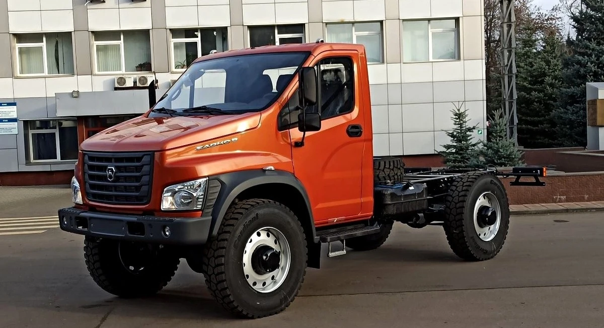 ГАЗ представил новый вездеход «Садко-9»