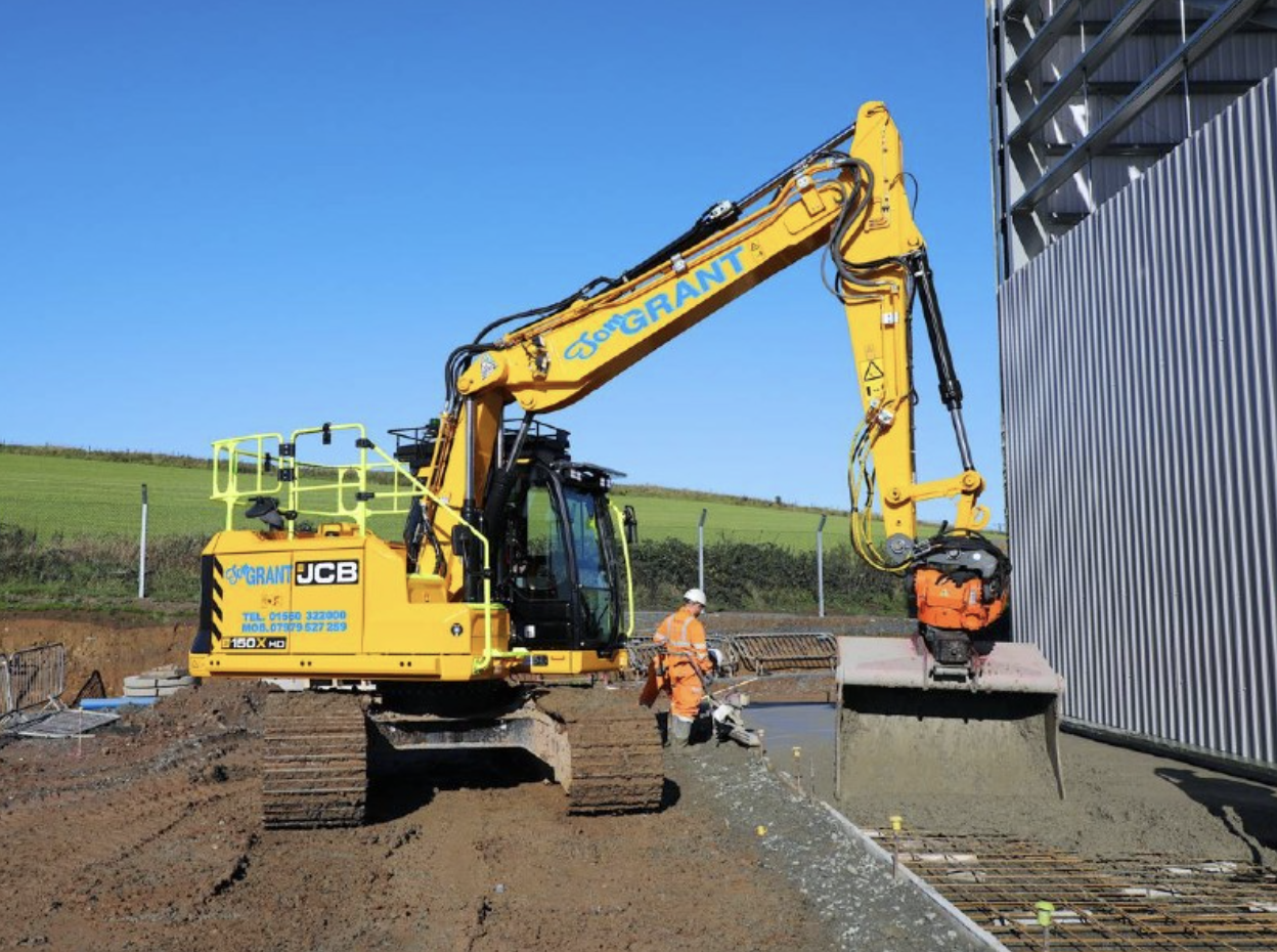 JCB отправила первый экскаватор 150X HD TAB стандарта Stage V на экспорт