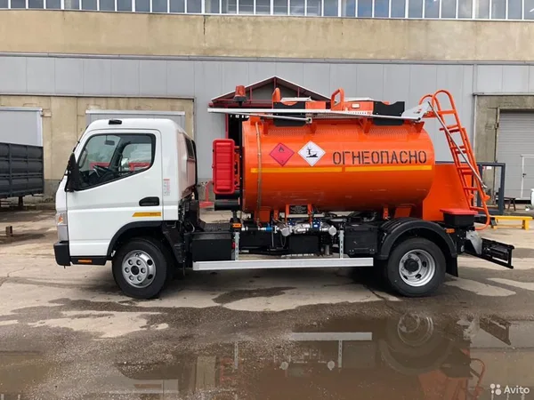 Бензовоз Mitsubishi Fuso АТЗ