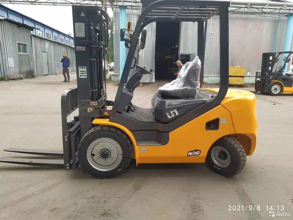 Вилочный погрузчик UN Forklifts FD30T