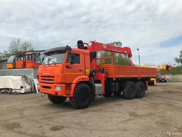 Бортовой грузовик с КМУ КамАЗ 43118 с КМУ Kanglim 1256
