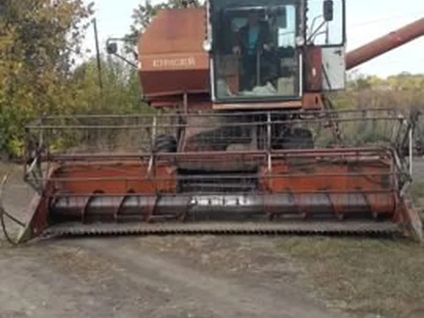 Зерноуборочный комбайн КЗК Енисей 1200М