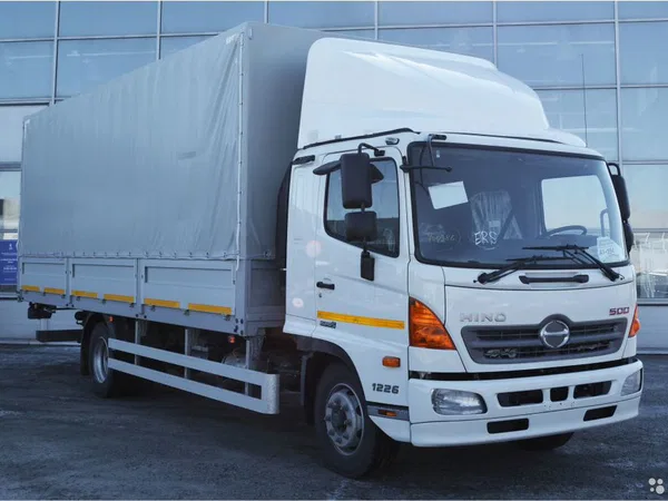 Тентованный автомобиль Hino 500