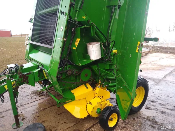 Пресс-подборщик John Deere 590