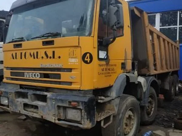 Самосвал Iveco Trakker