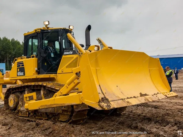 Гусеничный бульдозер Komatsu D65EX-16