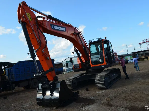 Гусеничный экскаватор DOOSAN DX225NLCA