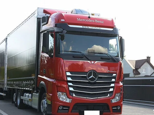 Тентованный грузовик Mercedes-Benz Actros 2545