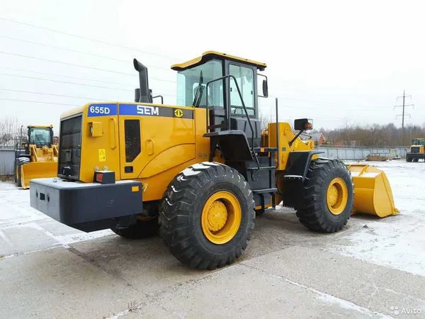 Фронтальный погрузчик SEM 655D