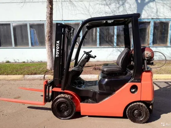 Вилочный погрузчик Toyota 02-8FG25