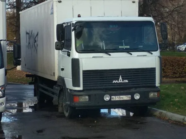 Изотермический грузовик МАЗ 4371