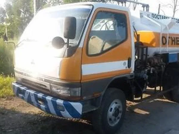 Бензовоз Mitsubishi Canter