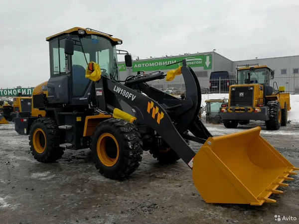Фронтальный погрузчик XCMG LW180FV