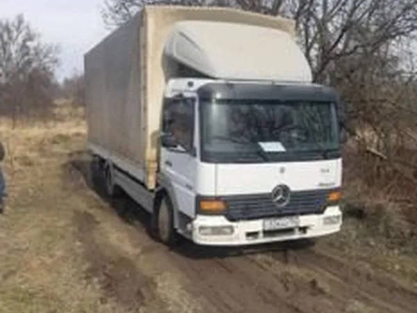 Тентованный грузовик Mersedes-Benz Atego