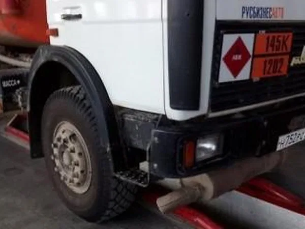 Бензовоз МАЗ 533702-240 АТЗ