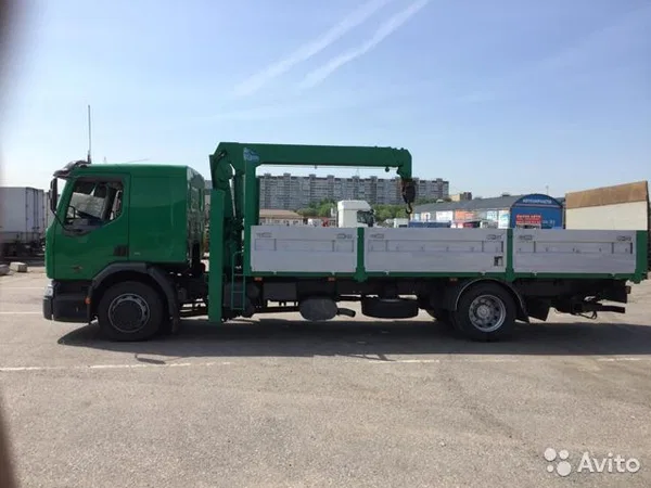 Бортовой грузовик с КМУ Renault Premium