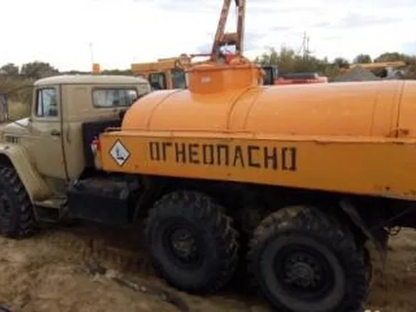 Бензовоз УРАЛ 555710
