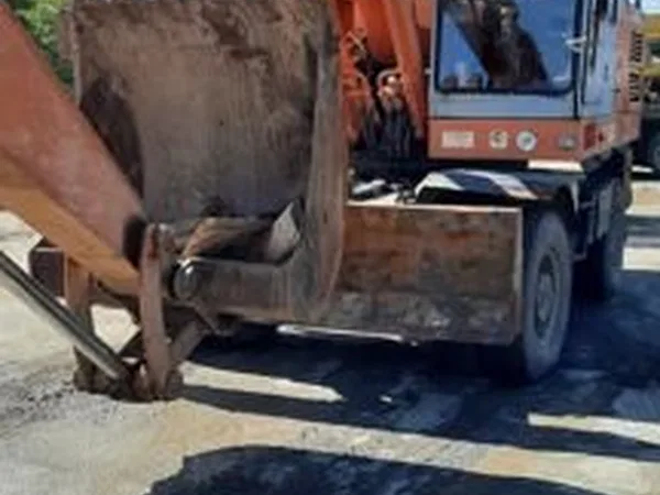 Колесный экскаватор УралВагонЗавод ЭО-33211 А