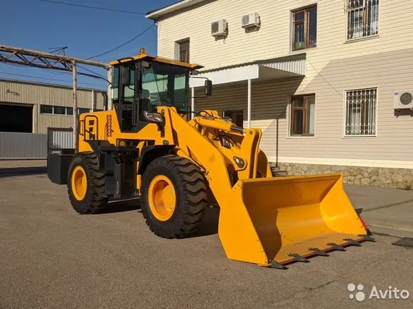 Фронтальный погрузчик Yigong ZL30