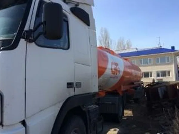 Бензовоз Volvo FH-12