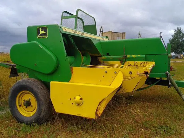 Пресс-подборщик John Deere 330