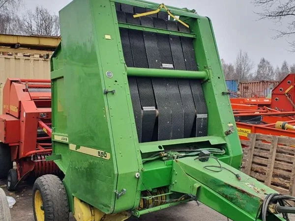 Пресс-подборщик John Deere 550