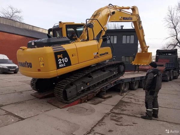 Гусеничный экскаватор Komatsu PC210-10M0