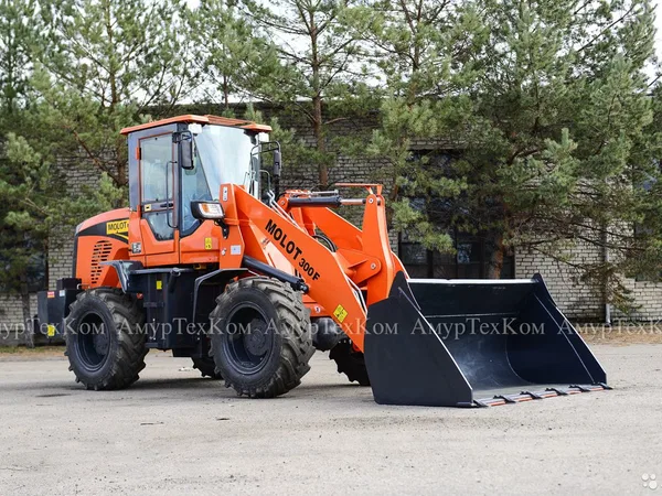 Фронтальный погрузчик Molot 300F