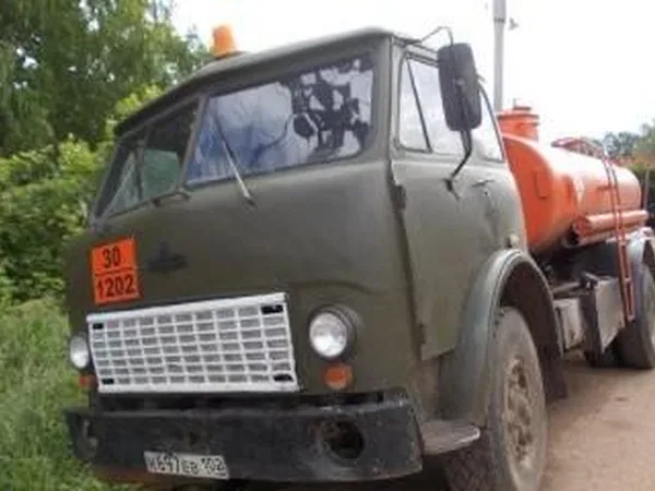 Бензовоз МАЗ 5334