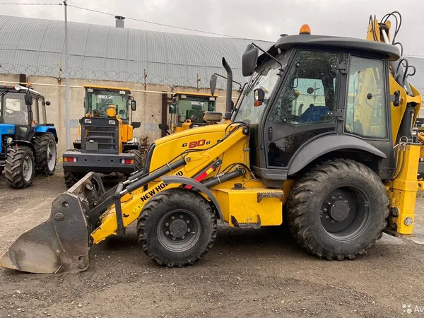 Экскаватор-погрузчик New Holland B80B