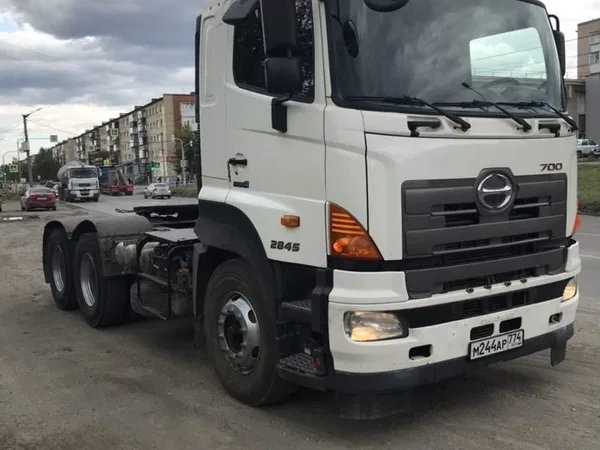 Седельный тягач Hino 700