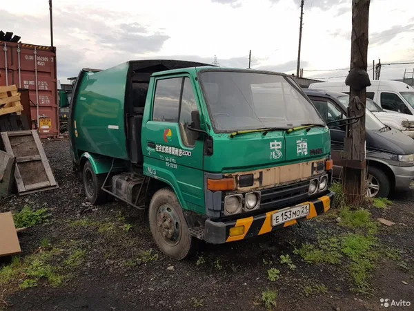 Мусоровоз Toyota Dyna