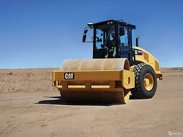Грунтовый каток Caterpillar CS64B
