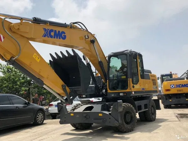 Колесный экскаватор XCMG XE210W