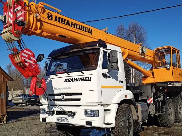 Автокран Ивановец КС-45717К-3В на шасси КамАЗ 43118