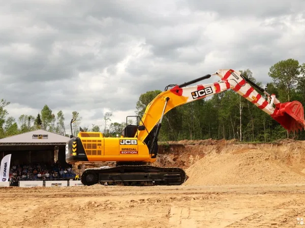 Гусеничный экскаватор JCB JS 305LC