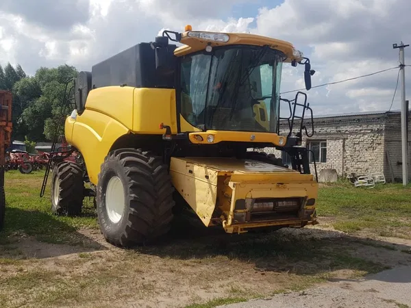 Зерноуборочный комбайн New Holland CR 9080