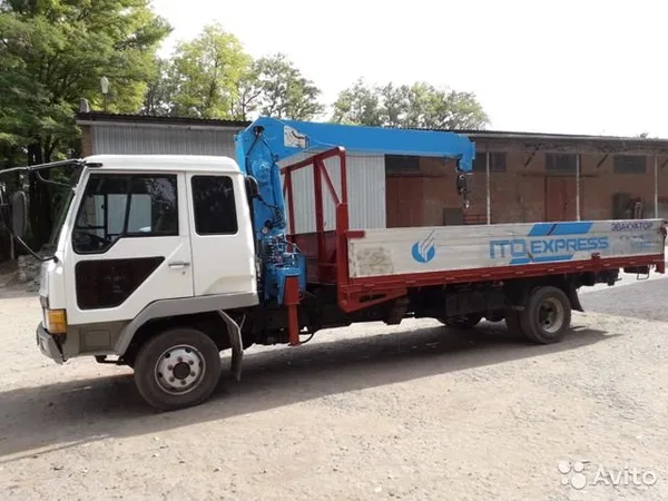 Бортовой грузовик с КМУ Mitsubishi