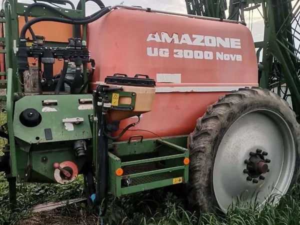 Прицепной опрыскиватель Amazone UG 3000 Nova