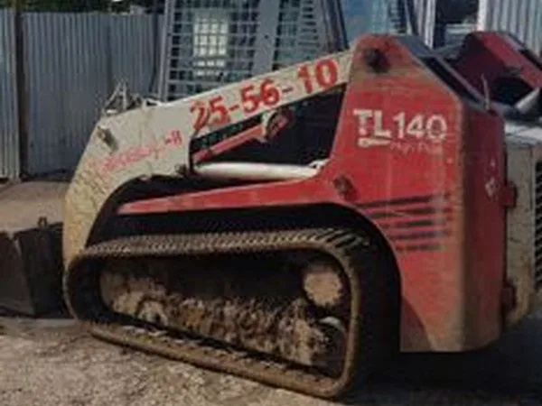 Гусеничный мини-погрузчик Takeuchi ТL140