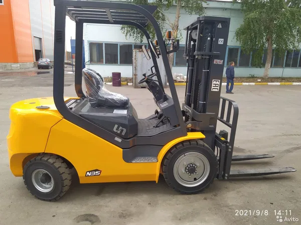 Вилочный погрузчик UN Forklifts FD35