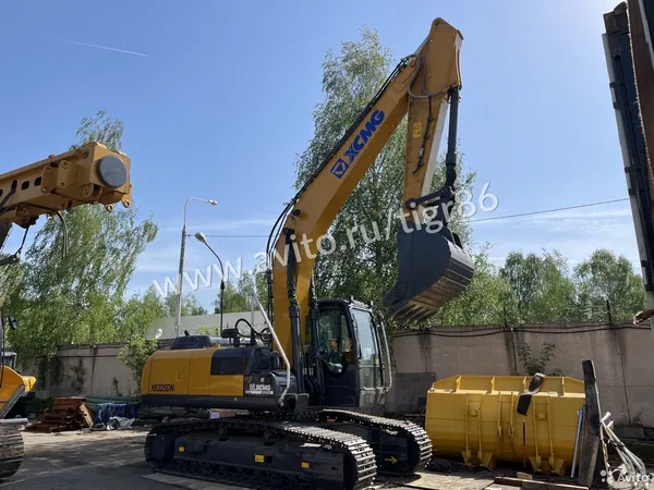 Гусеничный экскаватор XCMG XE225DN