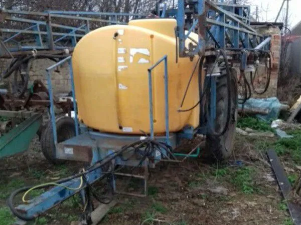 Прицепной опрыскиватель 2500 л.