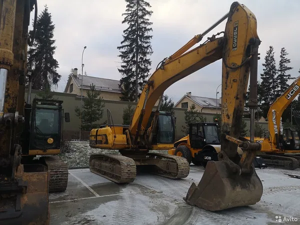 Гусеничный экскаватор JCB JS 330