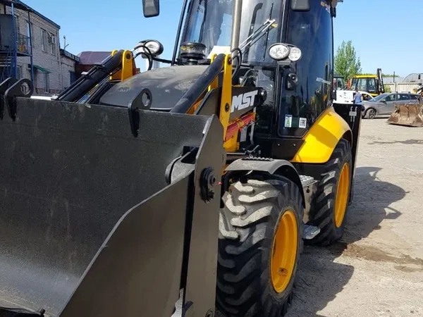 Экскаватор-погрузчик MST M642 PLUS
